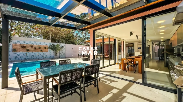 Imagem Casa Moderna para Temporada com 5 suítes, perto da praia em Geribá, Armação dos Búzios-RJ.