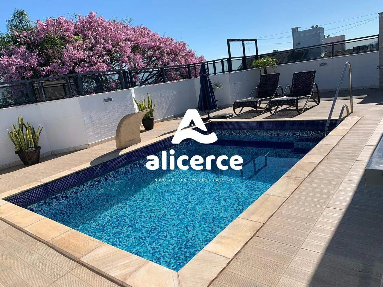 Imagem Cobertura à venda com 3 quartos 1 suíte, 245m² em Estreito Florianópolis