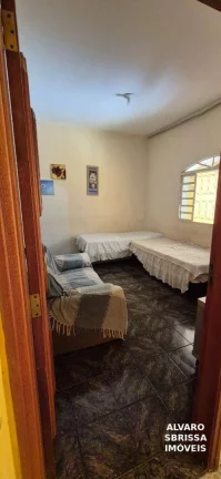 Imagem Casa em bairro com ótima localização e quintal amplo
