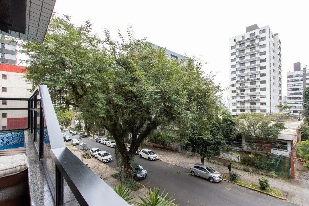 Imagem Apartamento com piscina na sacada e 3 vagas individuais.