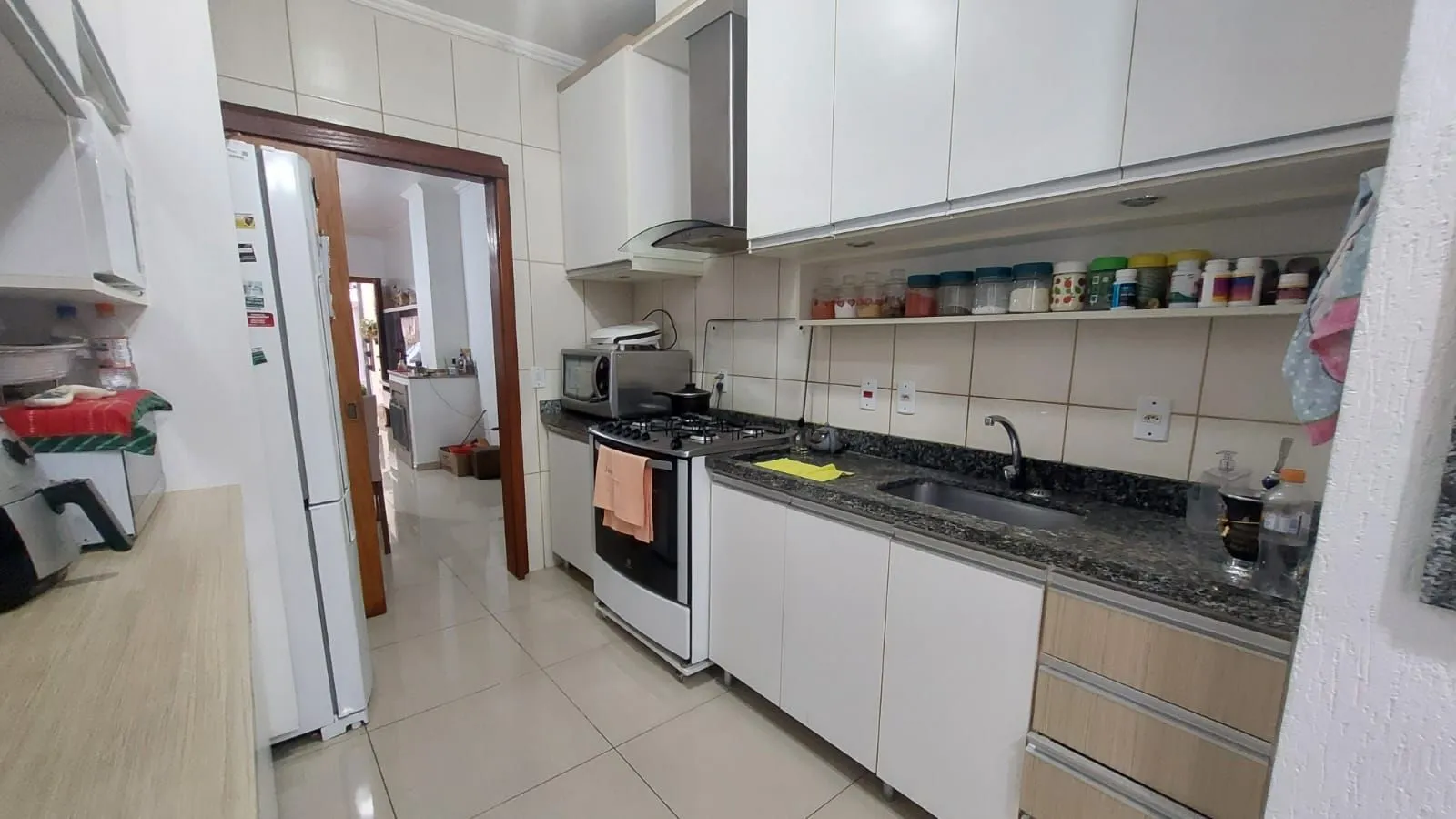 Imagem CASA NO LAGOS DE NOVA IPANEMA - 02 QUARTOS E ATELIER NO PISO SUPERIOR