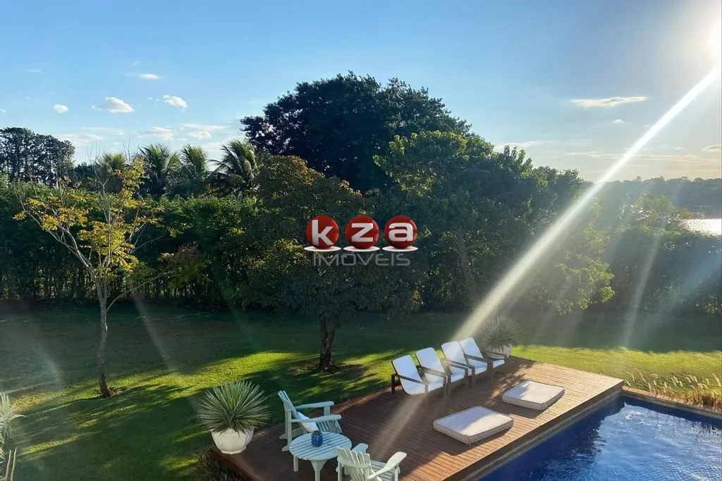 Imagem Luxuosa mansão de 4 quartos e 2 suítes com 24 vagas de garagem no Parque São Jorge, Avaré-SP: 800m² de pura elegância!