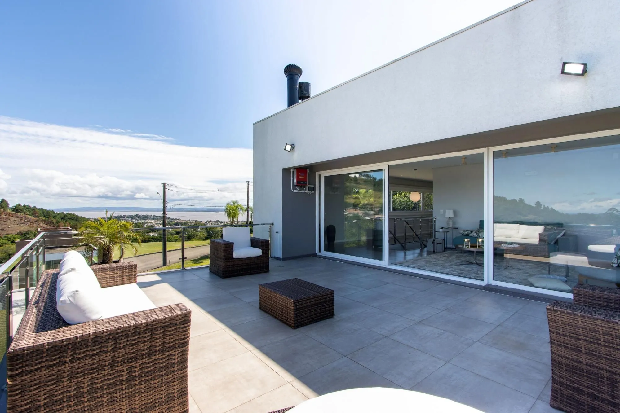 Imagem Luxuosa Casa em Condomínio de Alto Padrão com vista para Guaiba
