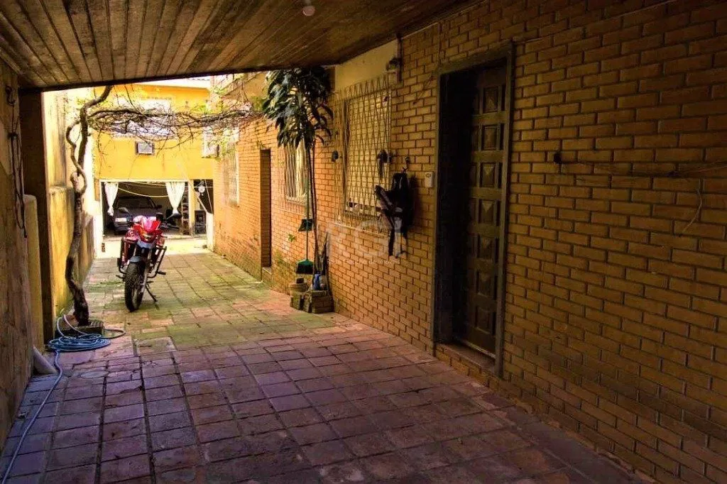 Imagem Casa para Venda - 287m², 3 dormitórios, sendo 2 suites, 4 vagas - Nonoai