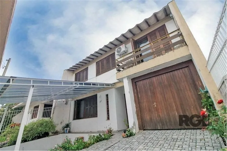 Casa de 285m² - 4 dormitórios, 4 vagas no bairro Bom Jesus