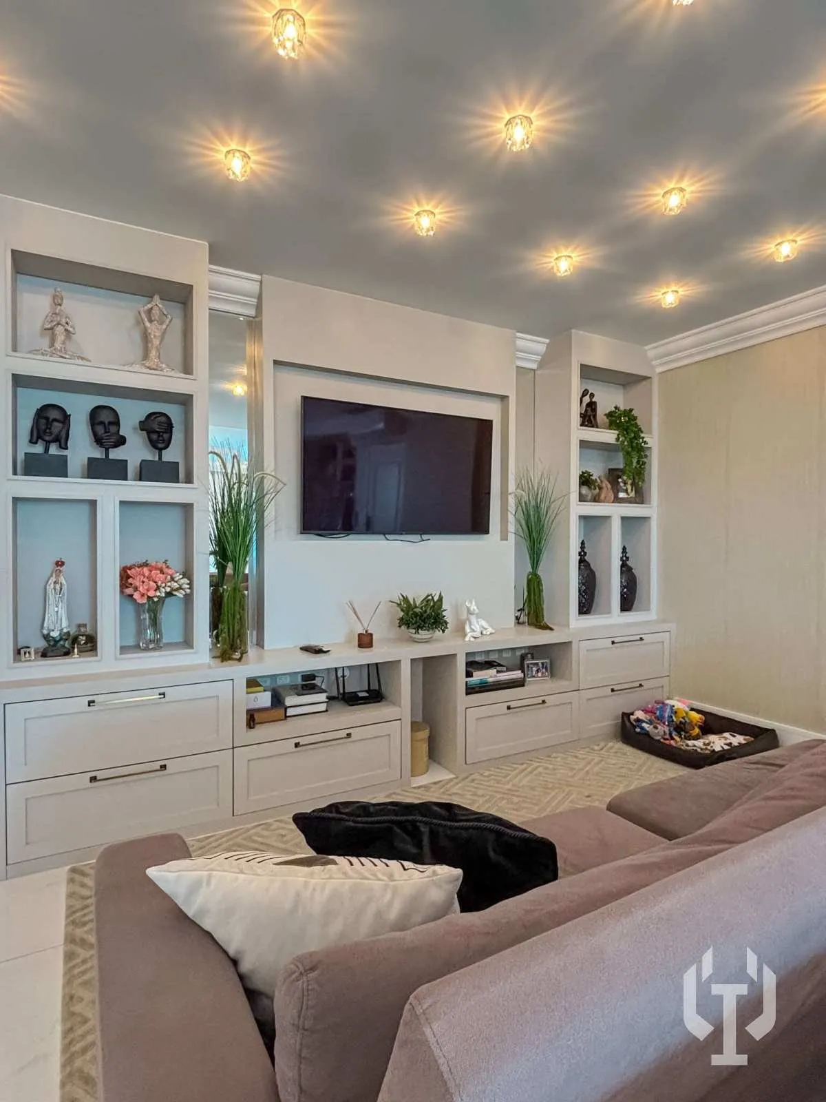 Imagem Apartamento de 4 suítes na quadra do mar em Meia Praia