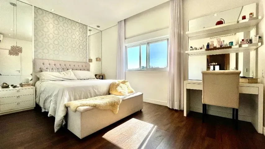 Imagem Casa de Alto Padrão no Condomínio Santa Maria ? 4 Quartos, 2 Suítes, Piscina Aquecida e Área Gourmet