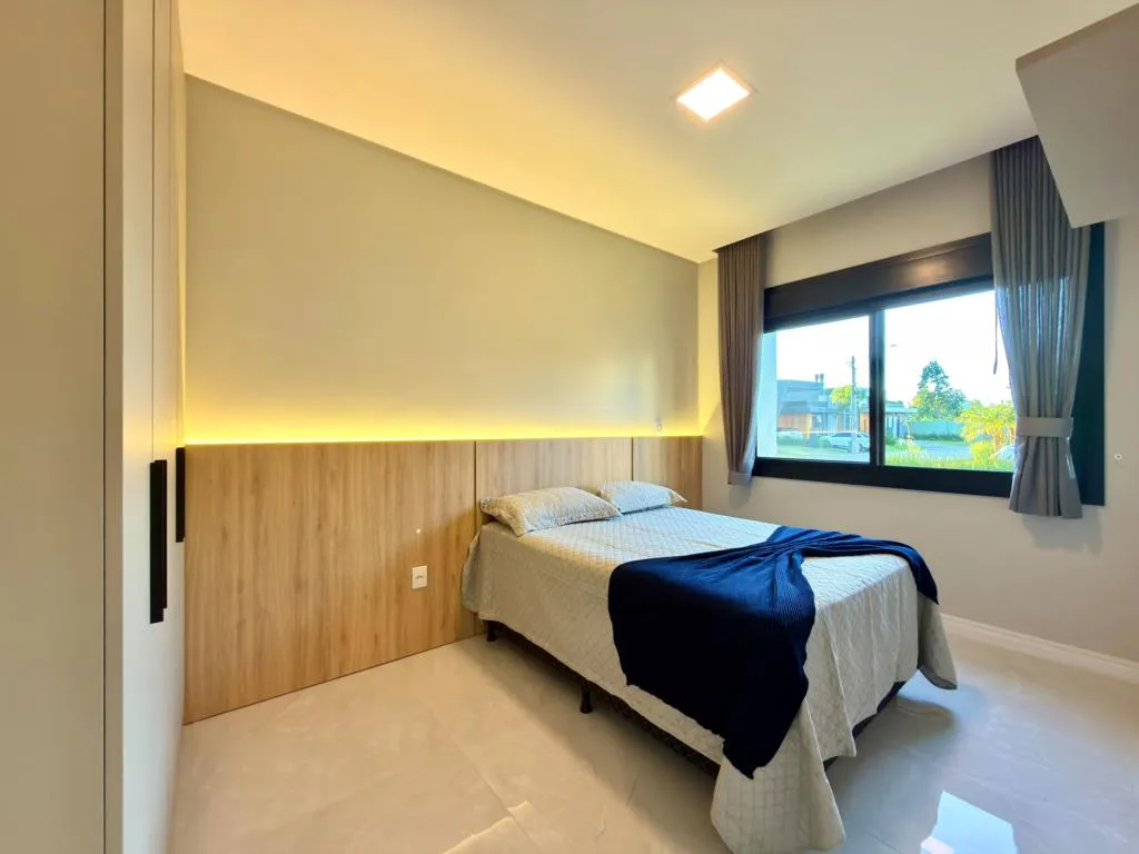 Imagem Casa em Condominio 4 Dormitórios - Bairro --