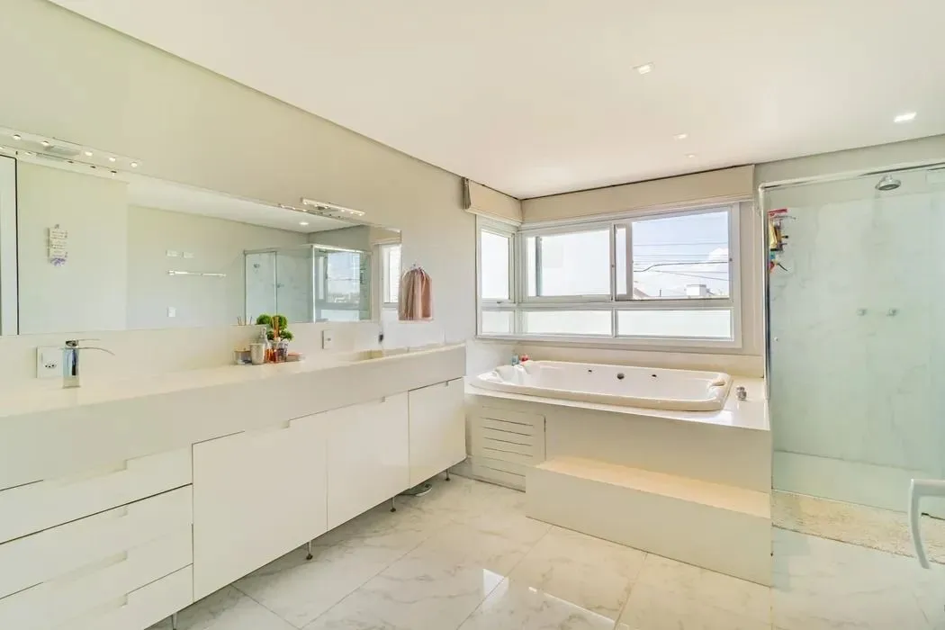 Imagem Casa térrea com 3 dormitórios, suíte e 2 vagas.