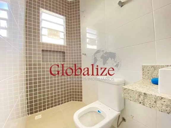 Imagem Linda casa à venda com 2 dormitórios sendo 1 suíte por R$ 660.000,00