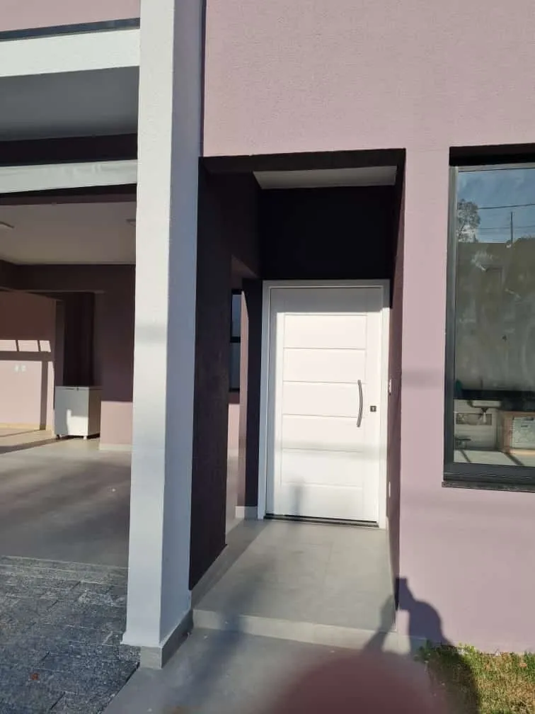 Imagem Sobrado Moderno com 3 Dormitórios, Suíte com Closet e Área Gourmet no Condomínio Vila Romana - Pindamonhangaba