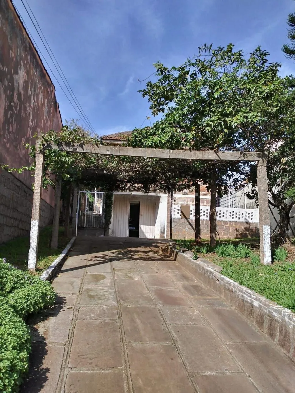 Imagem Casa com 4 dormitórios no bairro Gloria - Porto Alegre