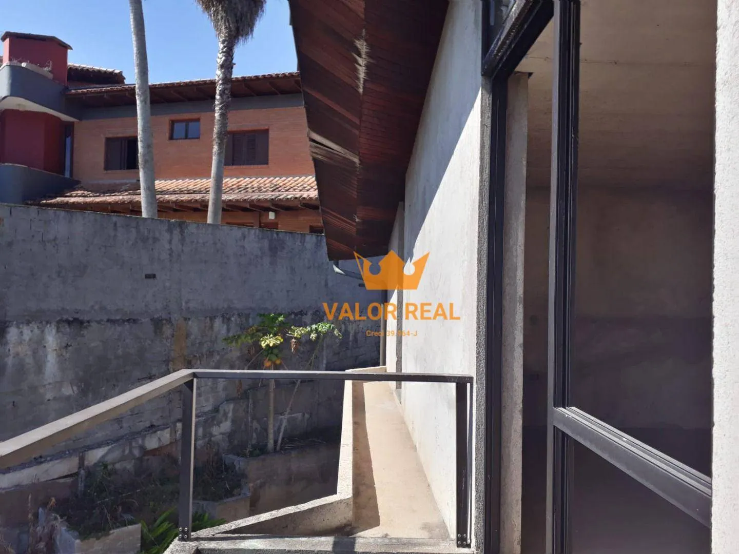 Imagem Magnifica casa em construção de alto padrão, possuindo 3.005m e mais 796m de área construida , possuindo um excelente design.