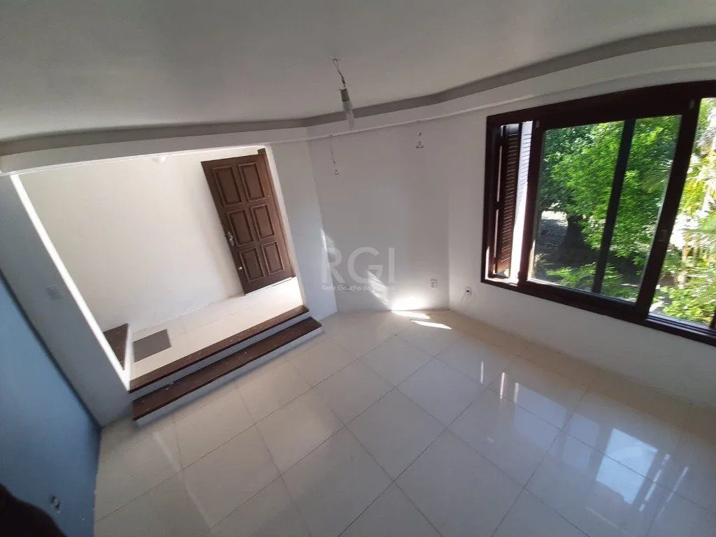 Imagem Casa para Venda - 122m², 5 dormitórios, sendo 2 suites, 2 vagas - Teresópolis