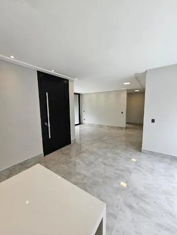 Imagem VENDA DE CASA NO CONDOMÍNIO REAL PARK, EM ARUJÁ/SP, 373m² com 4 suítes amplas, espaço gourmet, piscina e garagem coberta. CONSULTE-NOS.