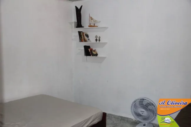 Imagem Linda Casa 04 Dormitorios (sendo 01 Suíte) - 200 Metros da Praia