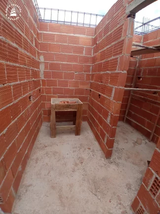 Imagem Excelente Casa Duplex em construção composta por 3 quartos sendo 1 suíte com closet, sala de estar e jantar, cozinha área gourmet com piscina