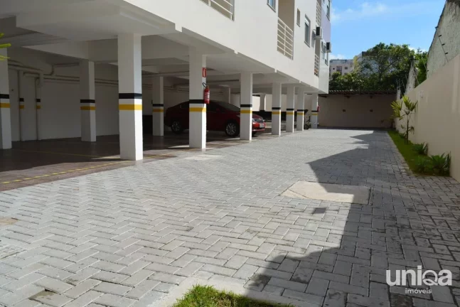 Apartamento MOBILIAO 01 dormitório Sacada Garagem - Ed São Valentim