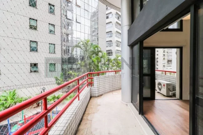 Imagem Apartamento de luxo para locação no Itaim Bibi, São Paulo-SP: 3 quartos, 3 suítes, 3 salas, 4 banheiros, 3 vagas e 172m².