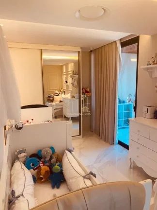 Imagem Casa Alto Padrão à Venda em Alphaville Salvador I | 5 Suítes | Porteira Fechada | Área Gourmet | Piscina