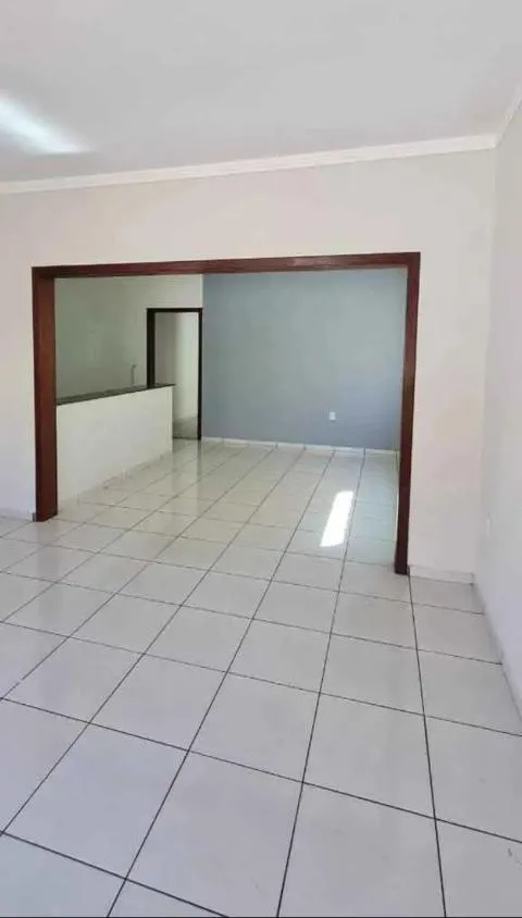 Imagem Vendo uma ótima casa na cidade de Passatempo/MG ( valor 650.000,00 )