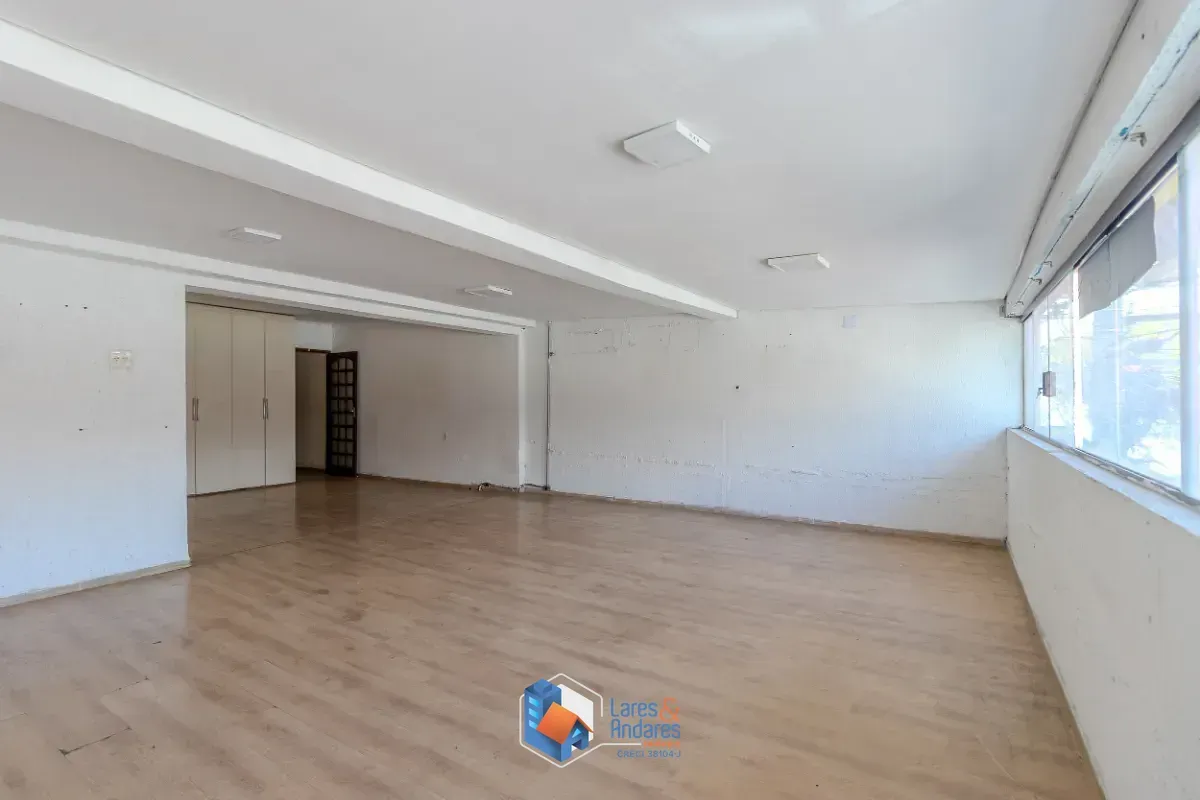 Imagem Casa para venda em Vila Ema com 7 quartos, sendo 1 suíte, 450m²