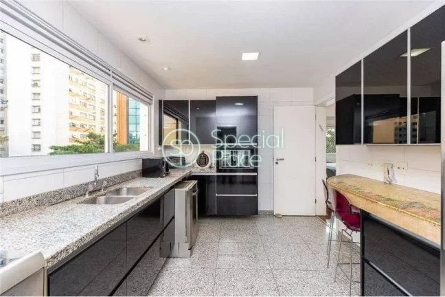 Imagem Apartamento impecável. São 26m² de área privativa, 4 dormitórios ( 3 suítes) e 5 vagas na gara...