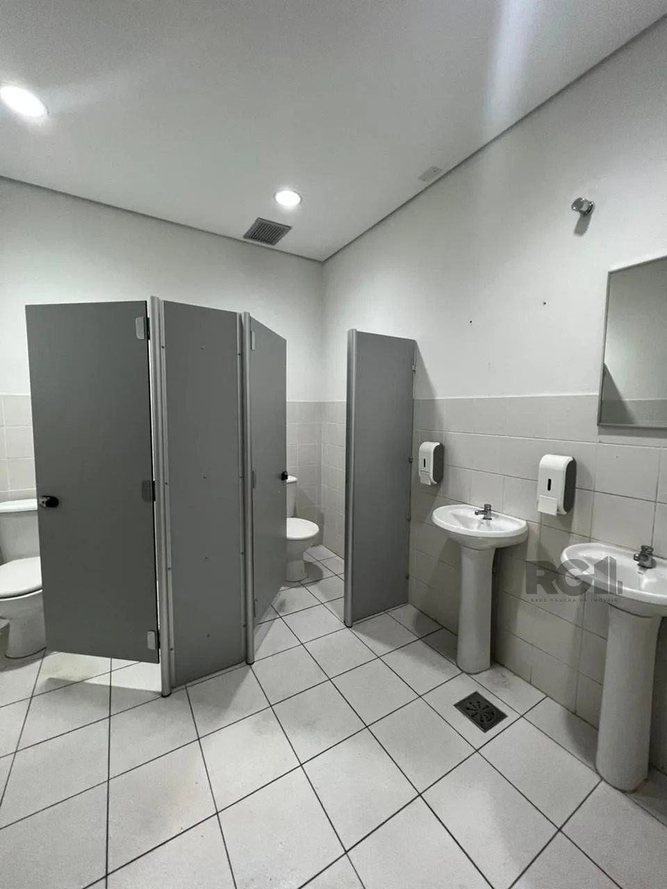 Imagem Loja para Venda - 450m², 0 dormitórios, 1 vaga - Petrópolis