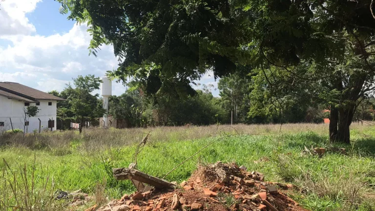 Imagem Terreno para chácara dentro de condomínio no interior de São Paulo