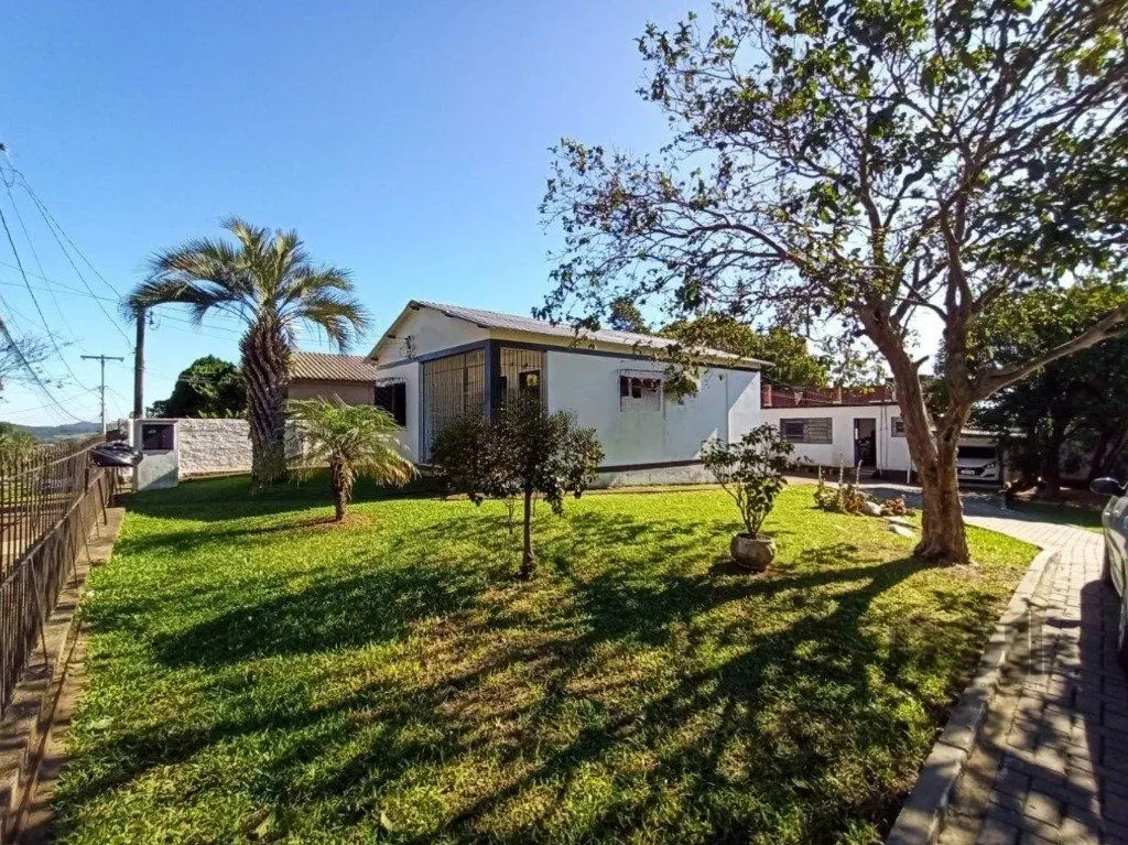 Imagem Casa com 3 quartos espaçosos, 2 banheiros bem distribuídos e 2 vagas de garagem