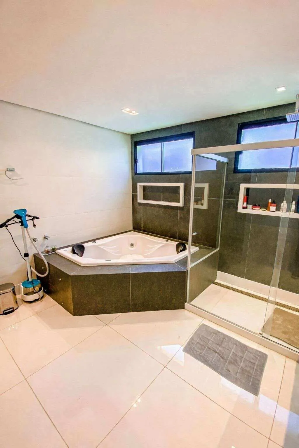 Imagem Casa de condomínio para alugar em Rio de Janeiro, Barra da Tijuca, com 5 quartos, 604m2
