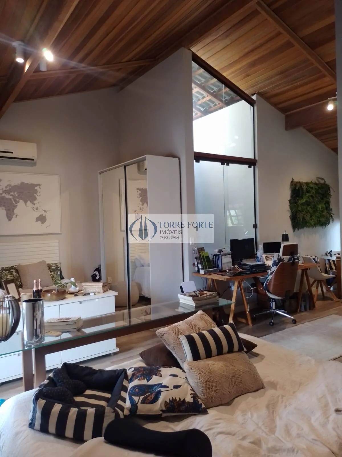 Imagem Casa com estilo moderno, 3 dormitórios, 4 vagas no Jardim Vila Galvão