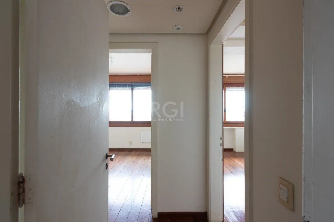 Imagem Cobertura para Venda - 302m², 4 dormitórios, sendo 1 suites, 3 vagas - Menino Deus