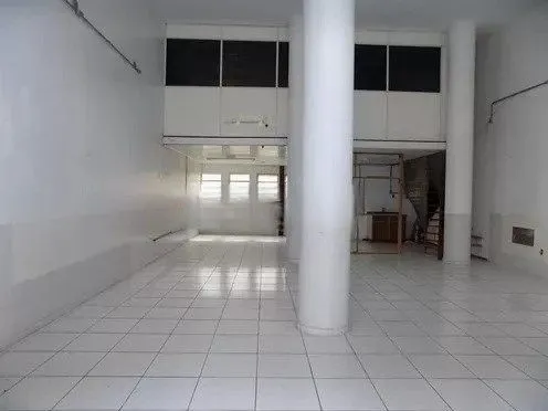 Imagem MÁFFER IMÓVEIS ALUGA LOJA COMERCIAL COM MEZANINO - BAIRRO CIDADE BAIXA Localização privilegiada, em uma das áreas mais movimentadas da Cidade Baixa, com grande fluxo de pedestres e veículos.