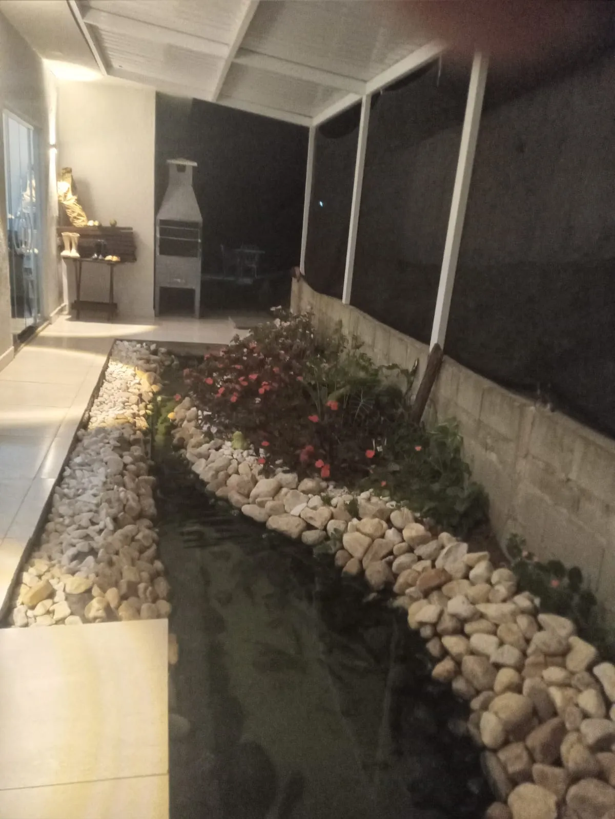 Imagem Chácara à venda em Salto de Pirapora-SP: 4 quartos, 1 sala, 2 banheiros, 2 vagas de garagem, 140m² área. Aproveite!