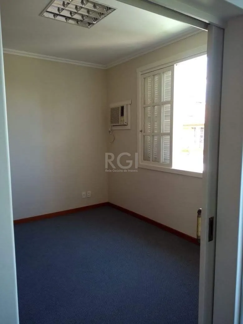 Imagem Casa para Venda - 300m², 4 dormitórios, 4 vagas - Menino Deus
