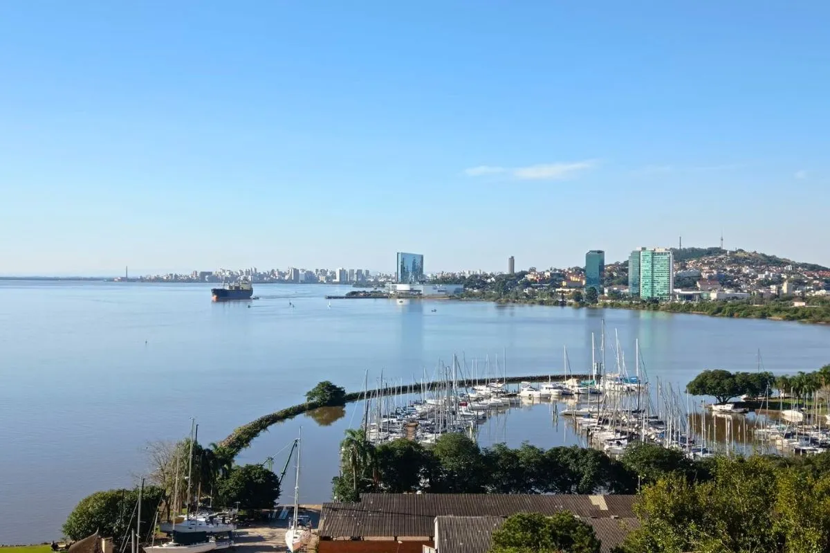 Imagem Casa com 5 dormitórios e 3 vagas no bairro Assunção
