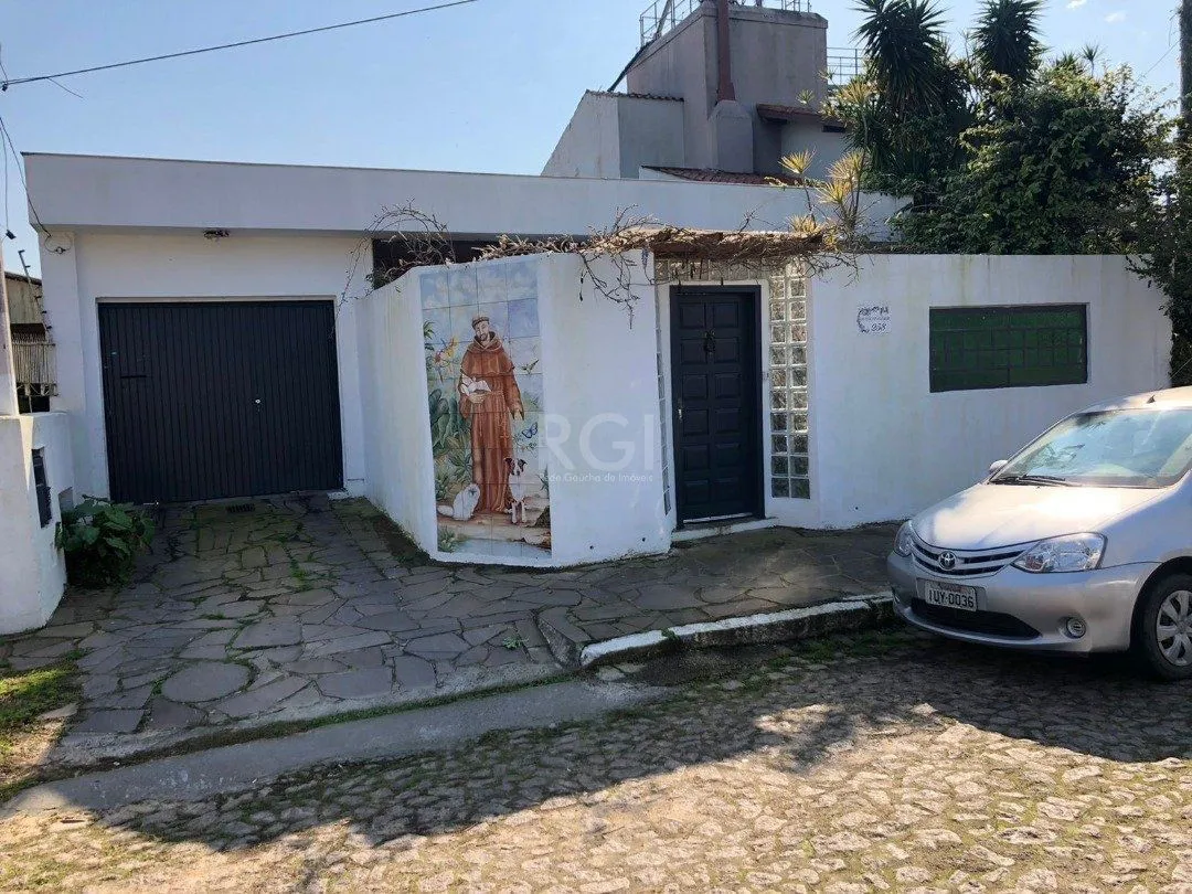 Imagem Casa para Venda com 3 dormitórios, sendo 1 suites e 3 vagas no bairro Guarujá