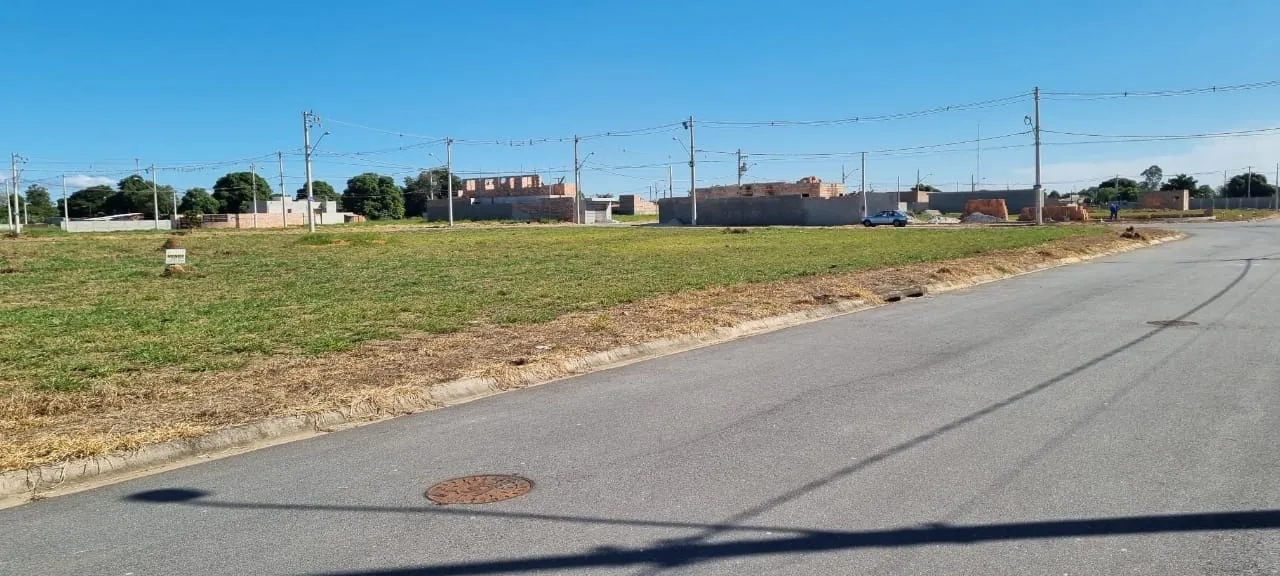 Imagem Terreno plano de 175 m² à venda no Residencial Veredas, próximo à NOVELIS, com infraestrutura completa e pronto para construir.
