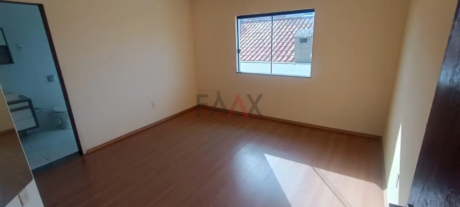 Imagem Sobrado com 4 Quartos e Suíte para Alugar no São Cristóvão
