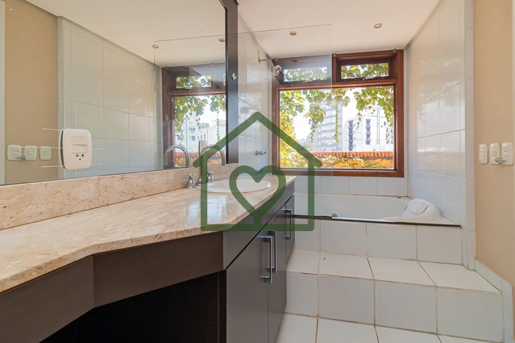 Imagem Apartamento com 94 metros privativos, cozinha integrada com área social, sacada fechada e banheiro,...