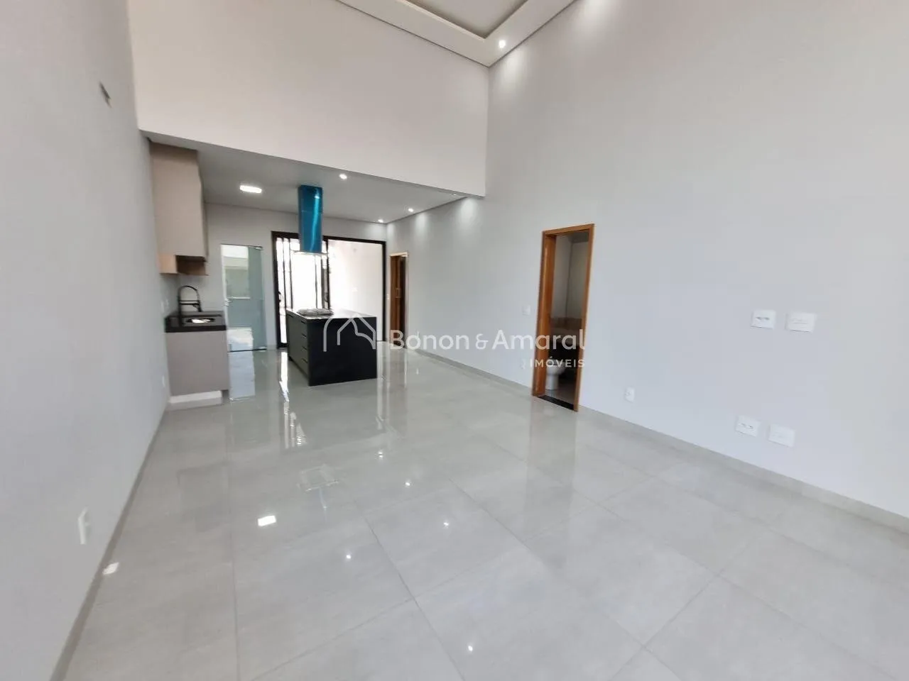 Imagem Casa à venda no condomínio Campos do Conde 2 em Paulínia, com 3 suítes e piscina.