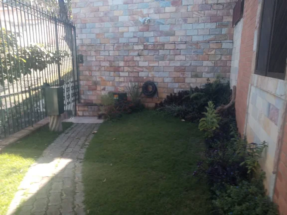 Imagem Casa com 4 Quartos e 4 banheiros à Venda, 228 m².