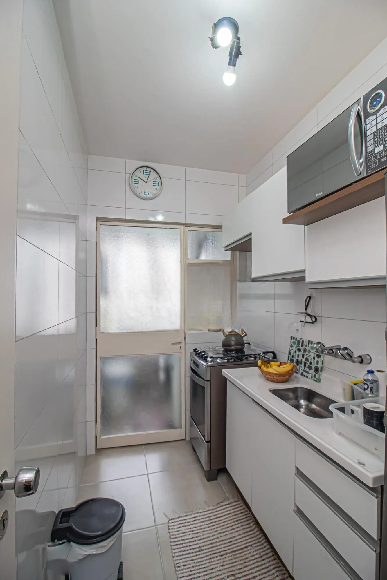 Imagem Apartamento 1 Dormitório Reformado com Sacada e Churrasqueira no Jardim Botânico