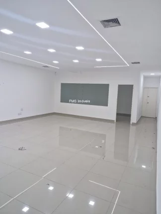 Imagem Loja comercial ampla em Pinheiros, São Paulo-SP: 6 banheiros, 15 vagas, 974m² de área! Venha conferir!