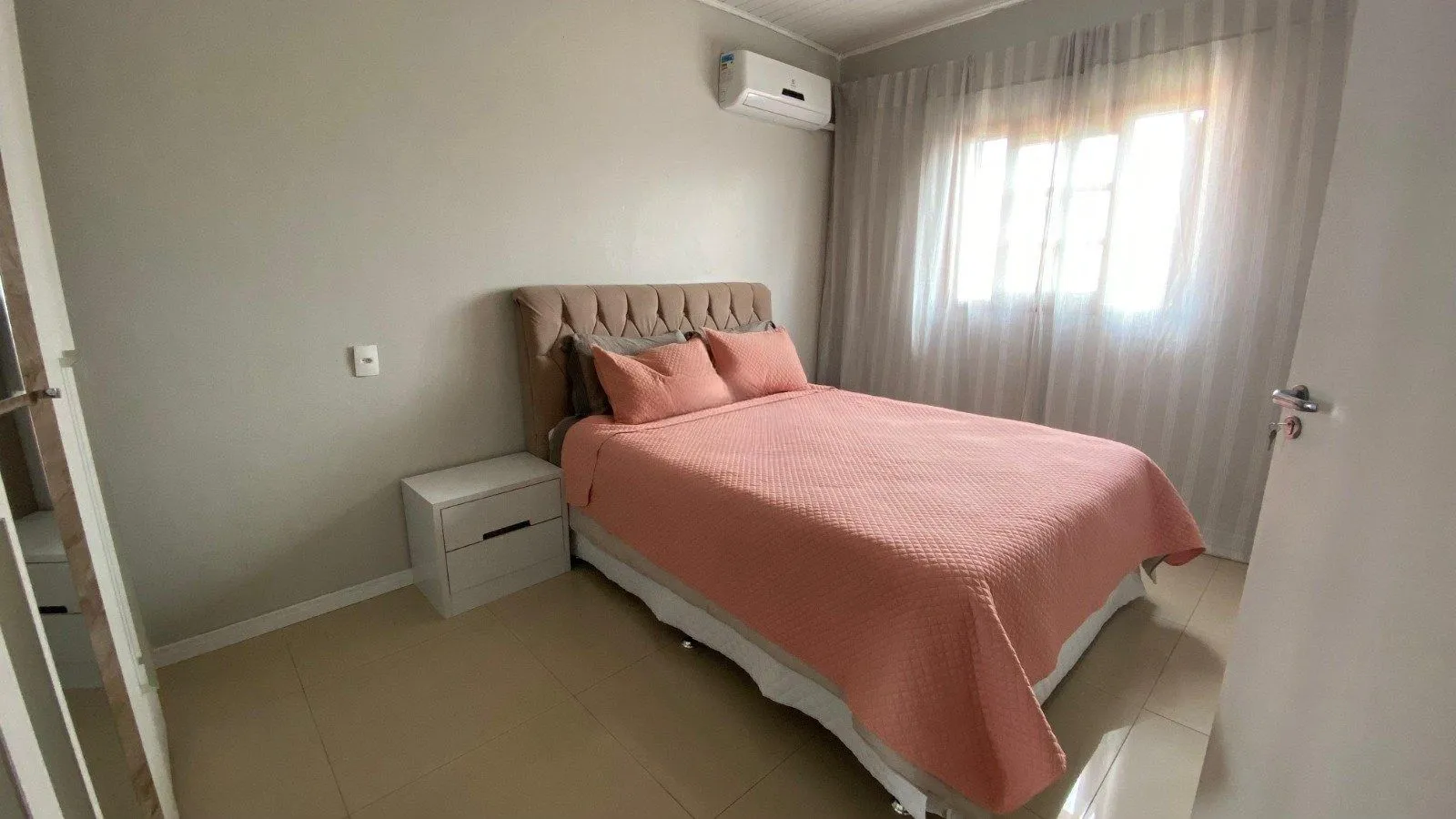 Imagem Casa térrea com 2 dormitórios, totalmente reformada.