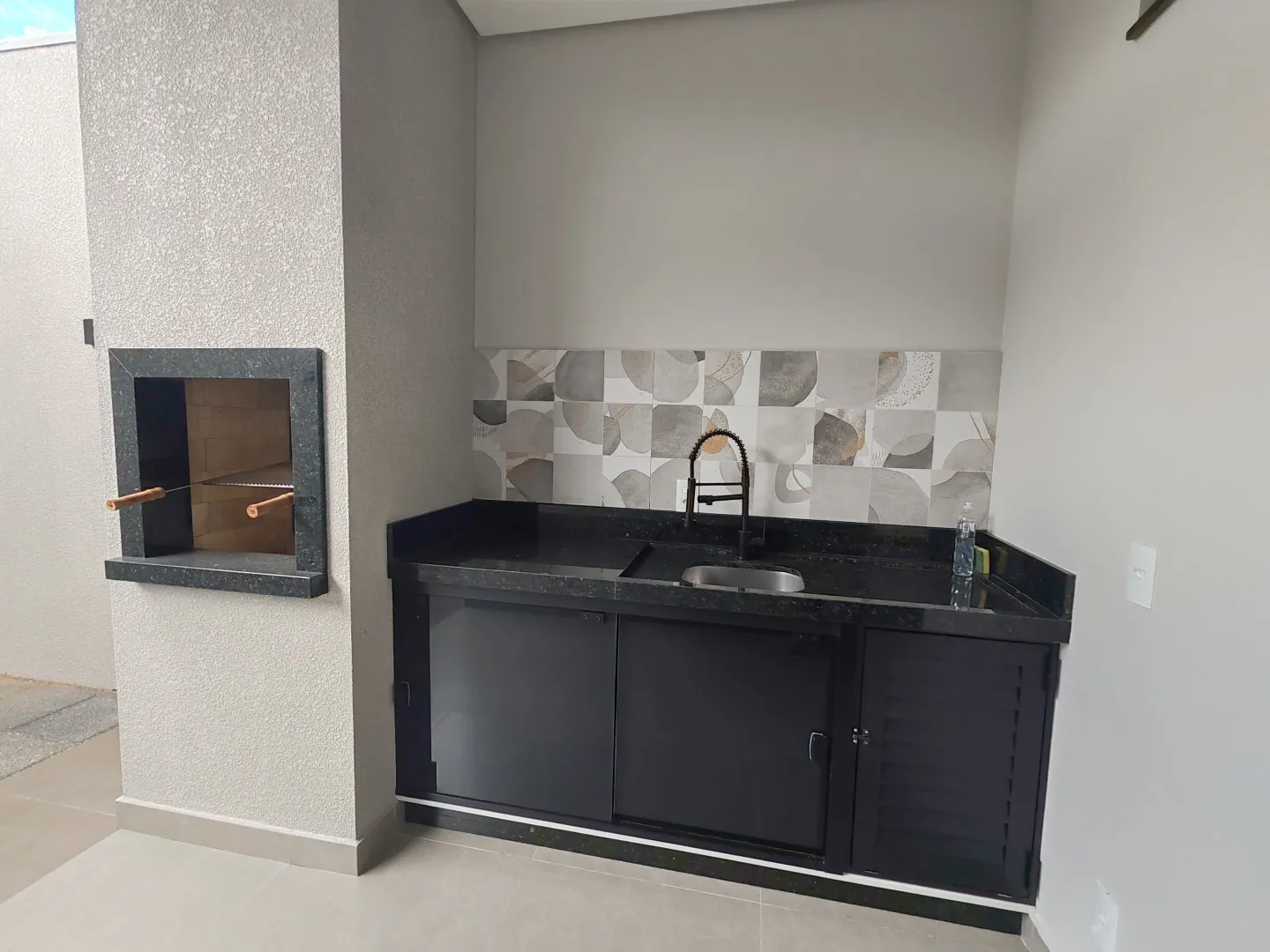 Imagem Casa à venda em Cascavel - Loteamento Colinas Tropical - Novos - Pronto para morar