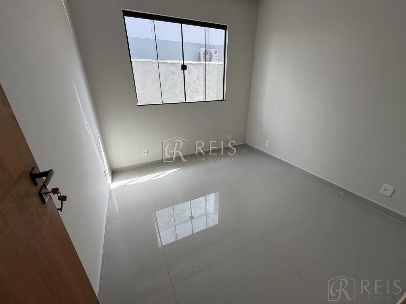 Imagem Casa para Venda em Rio das Ostras, Atlântica, 3 dormitórios, 1 suíte, 2 banheiros, 3 vagas