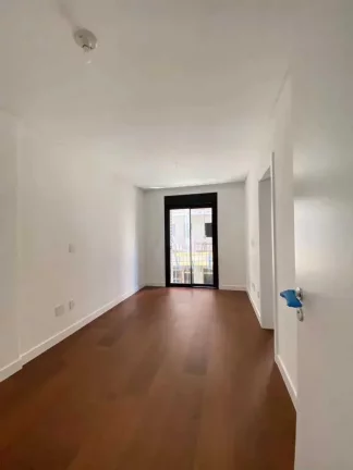 Imagem Apartamento Duplex mobiliado com 3 dormitórios sendo 3 suítes e 2 vagas de garagem - Jurerê/SC