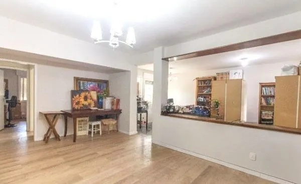 Apartamento no bairro Petrópolis de 2 dormitórios e vaga